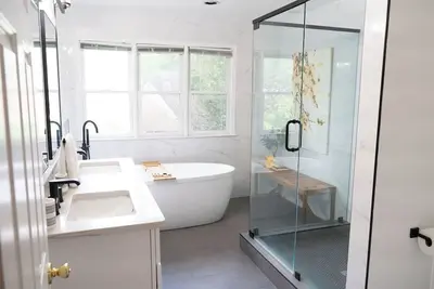 Image de 2br/2. 5 Bath House in Historic Grant Park! Walk to Fifa, Beltline, Marta, food.