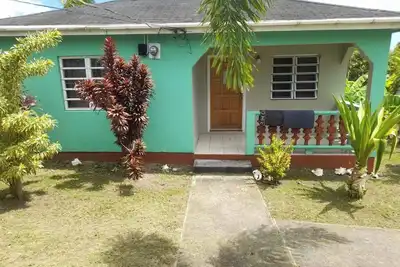 Image de Wonderful 2-bedroom house with Ac in charming Cotton Ground Village.