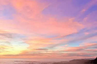 Image de Ocean View Guesthouse with King sized bed & 5 min walk to sea+Fiscalini trails.