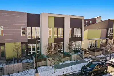 Image de Charming 3-bedroom townhome with fitness room and Ac in gorgeous Denver