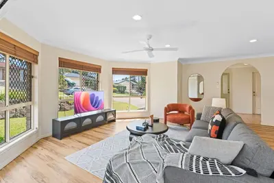 Image de Spacious 4br Family Home in Capalaba | Local Charm