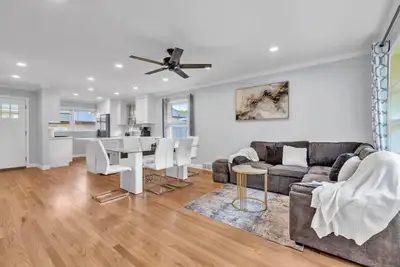 Image de Elmhurst Gem – Ideal Mid-Term Rental, Top Location