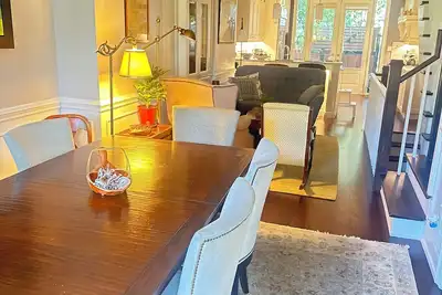 Image de Bright, Cozy, Semi-Attached Home in Friendly Quiet Neighborhood