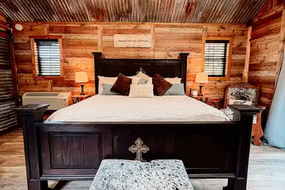 Image de Upper Room - Come explore the wild wonders of Oak Meadow Ranch