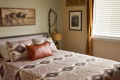 Image de Cowboy Condo in Charming Shelby