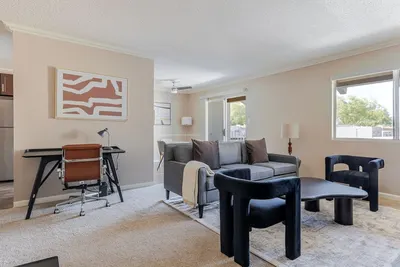 Image de Blueground | Campbell, pool, nr Campbell Park