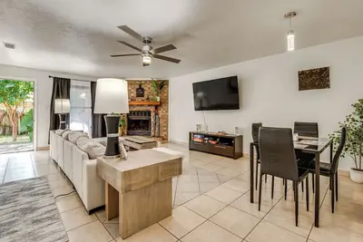 Image de Group-Friendly Rental 5 Mi to Dtwn Tallahassee!