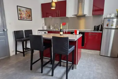 Image de Appartement 'The Clubhouse - Hypercentre Épernay' avec vue sur la montagne et Wi-Fi