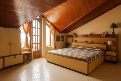 Image de Central Shimla|7 Mins-Mall| Kitchen| Laundry 1bdr Duplex |Attic Bedroom| Balcony