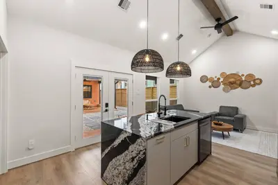 Image de Desert Rose Duo: Modern Home + Stylish Tiny House @EastEndRevitalized