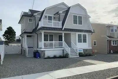 Image de Spacious 6-bedroom house 7 from the ocean with heated built in pool