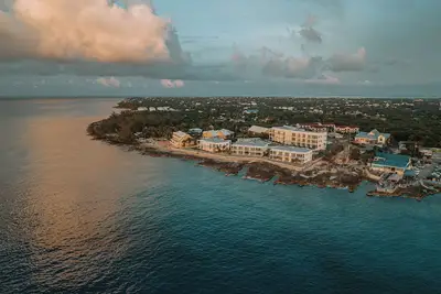 Image de 3 bedroom condo with incredible seaviews and sunsets! Call Cayman Villas!