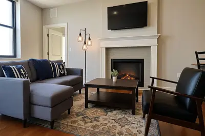 Image de Spacious Downtown Sq: Stadium, Casino, R&R HoF!