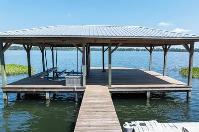 Image de Cherry Lake Serenity: A Lakefront Retreat