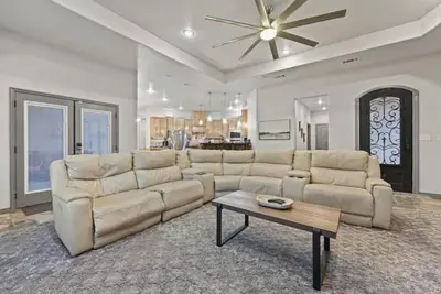 Image de West Texas Lakeside Escape