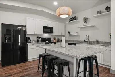 Image de Spacious 3br/2ba Lakeside Escape