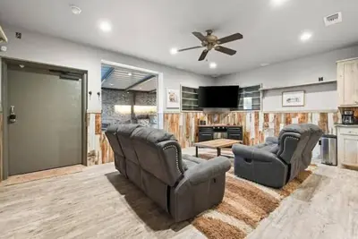 Image de 2br/2ba Barndo Condo - Relax by the Lake