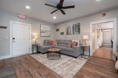 Image de New! Riverfront condo w/ kitchen and washer/dryer