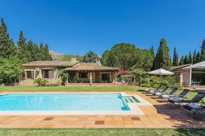 Image de Villa 'Reco Vert' avec vue sur la montagne, piscine privée et climatisation