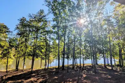 Image de Lakeside Serenity directly on Lake Reidsville