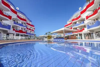 Image de Ingleses Holiday - Pool and sea