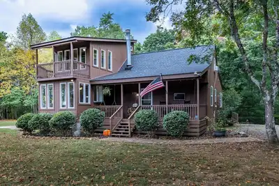 Image de 45 mins away from Massanutten Ski Resort! Slopes are open! Wineries, Snp, Uva