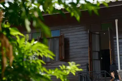 Image de Breeze Through · Peaceful 2 Store 2br Wooden House in The Charming Wat Kaet