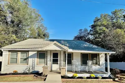 Image de Nalida's Retreat - Cozy 3 Bedroom 2 Bath w/ Modern Comforts