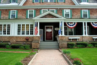 Image de Crafts Inn, Hotel Suite with pool and hot tub.