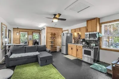 Image de Alpaca Barn on the Hobby Farm free kayaks