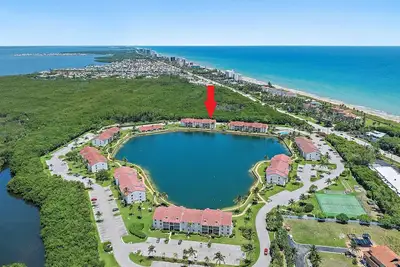 Image de Steps from the beach! Spacious 2-bedroom condo in wonderful Jensen Beach