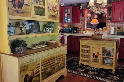 Image de Couple's Retreat on the Creek with Outdoor Spa & Fireplace