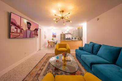 Image de Group Retreat Paradise | Stylish 8br Beach Oasis