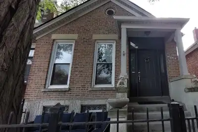 Image de Romantic 2 bd cottage! Perfect location! Playground, parking, & everything!