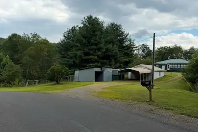 Image de Charming 3-bedroom house in welcoming Dugspur with peace of mind.