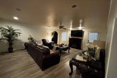 Image de 2-bedroom apartment  Loganville with Ac, fitness room, bar area