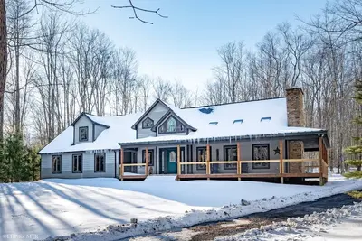 Image de Fiddlehead - 423 Bobcat Road