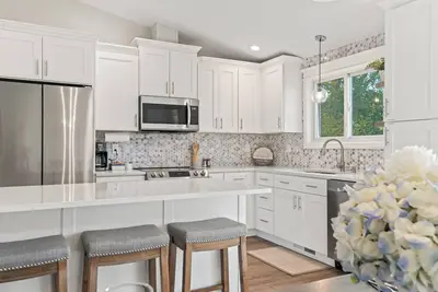 Image de Charming McGlinchey house with office and great outdoor space!