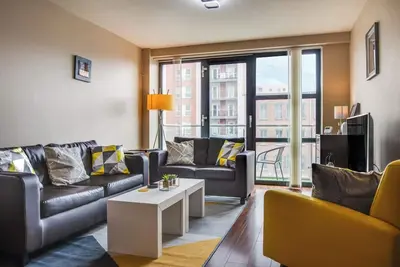 Image de Bright & Spacious 2br Apt  City Centre + Secured Parking