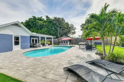 Image de Backyard w/ Pool & Games! Family Home in Bradenton