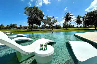 Image de Caribbean Getaway: Pool View, Jacuzzi & Golf