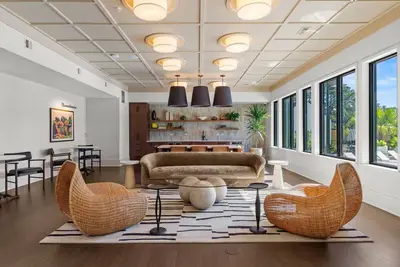 Image de 2br | Modern Comfort with Southern Charm