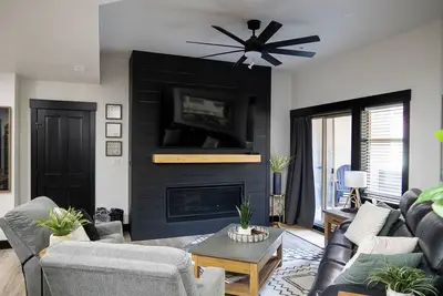 Image de Upgraded 2-bedroom condo in charming Solitude Resort with Skin In/Out