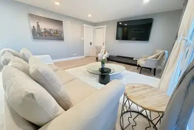 Image de Schaumburg Modern 4br Farmhouse w/ Private Master &  Sleeps 9. Families & groups