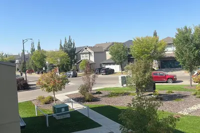 Image de Java houseCharming 2-bedroom townhome with Ac, fitnes room in awesome Edmonton