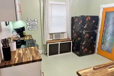 Image de Reynard's Bliss-Historic 2br Roanoke Apt Near Carilion & Downtown - Pet Friendly