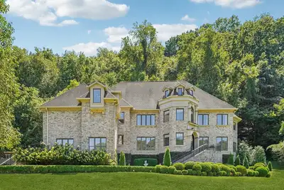 Image de Stunning European Estate in Franklin, Tn - Luxury Interior, Views, Security Gate