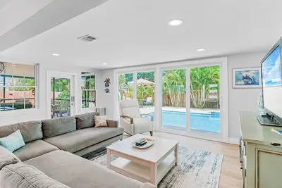 Image de Manatee Manor – Private Pool, Screened Lanai, Tropical Retreat Only Minutes to Irb