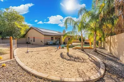 Image de *New* Tropical Backyard Oasis! Heated Pool & Spa!