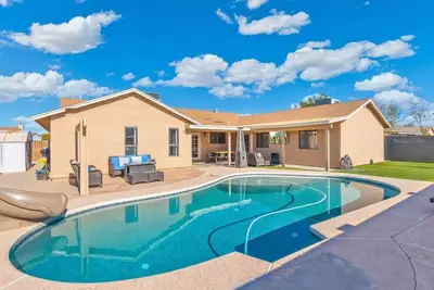 Image de *New* 2 Homes in 1! Casita, Heated Pool, Fire Pit!